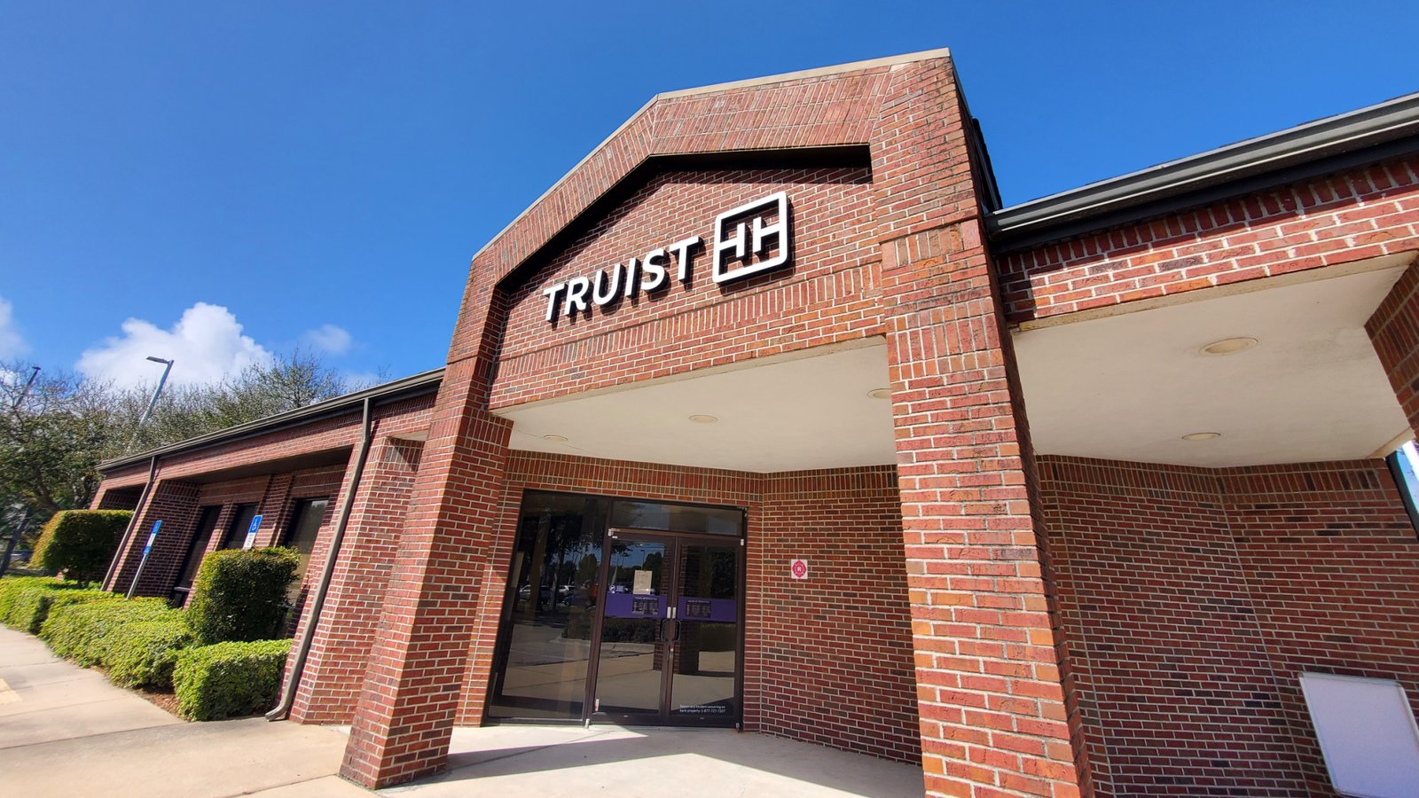 Truist Bank exterior signage conversion